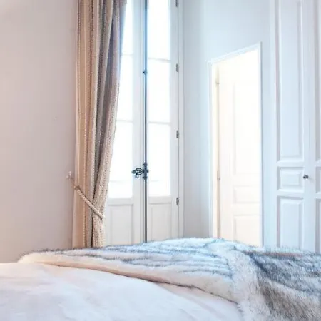 Apartament Sleeps 6 Air Con Wifi Cannes
